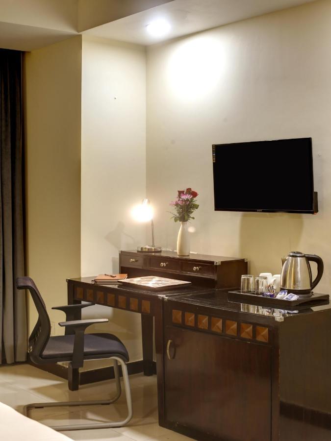Lime Stays B&B Gk-2 At Greater Kailash Metro South Delhi Nearby Saket Select City Нью-Дели Экстерьер фото