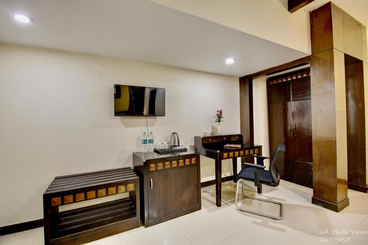 Lime Stays B&B Gk-2 At Greater Kailash Metro South Delhi Nearby Saket Select City Нью-Дели Экстерьер фото