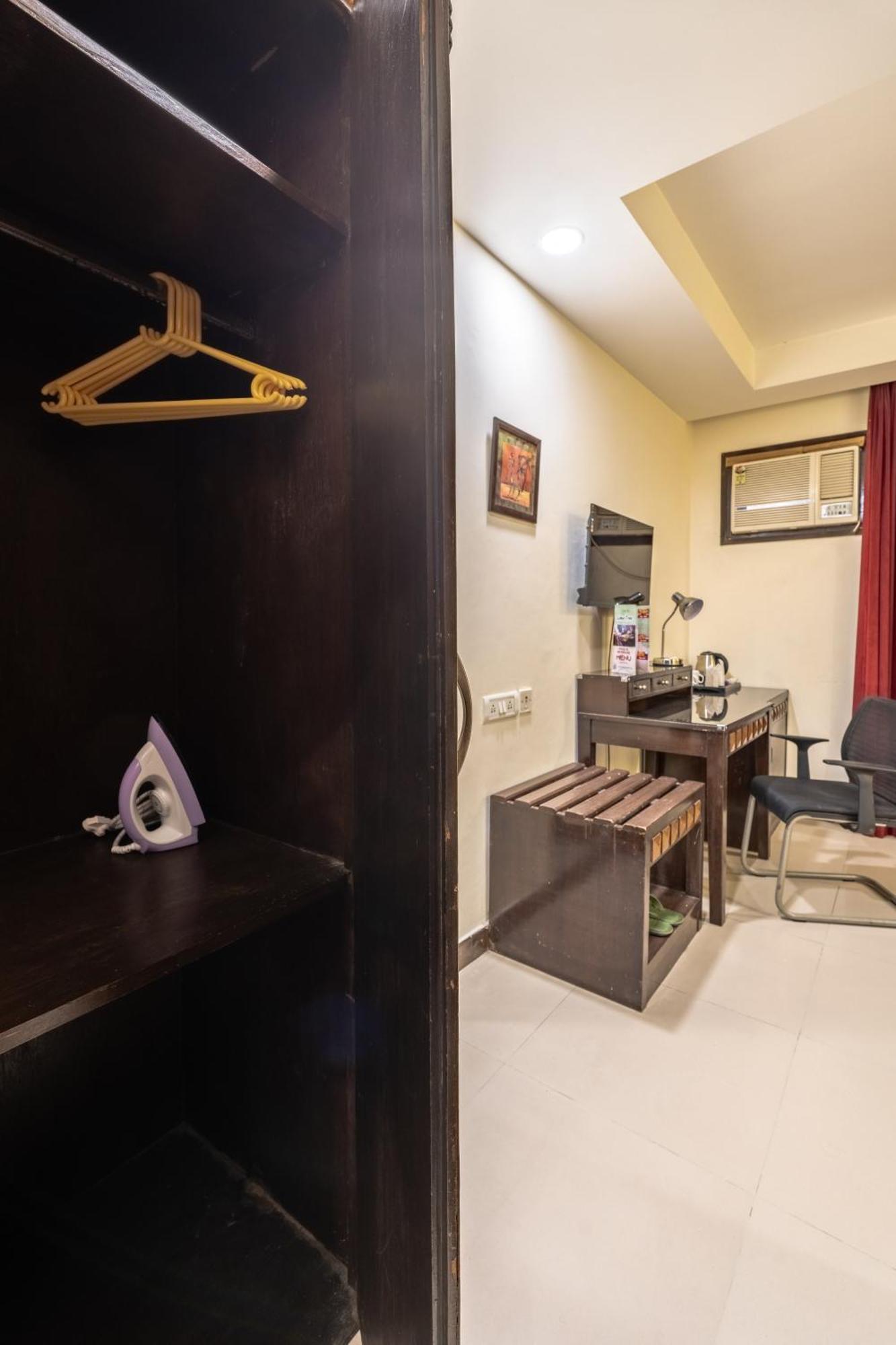 Lime Stays B&B Gk-2 At Greater Kailash Metro South Delhi Nearby Saket Select City Нью-Дели Экстерьер фото