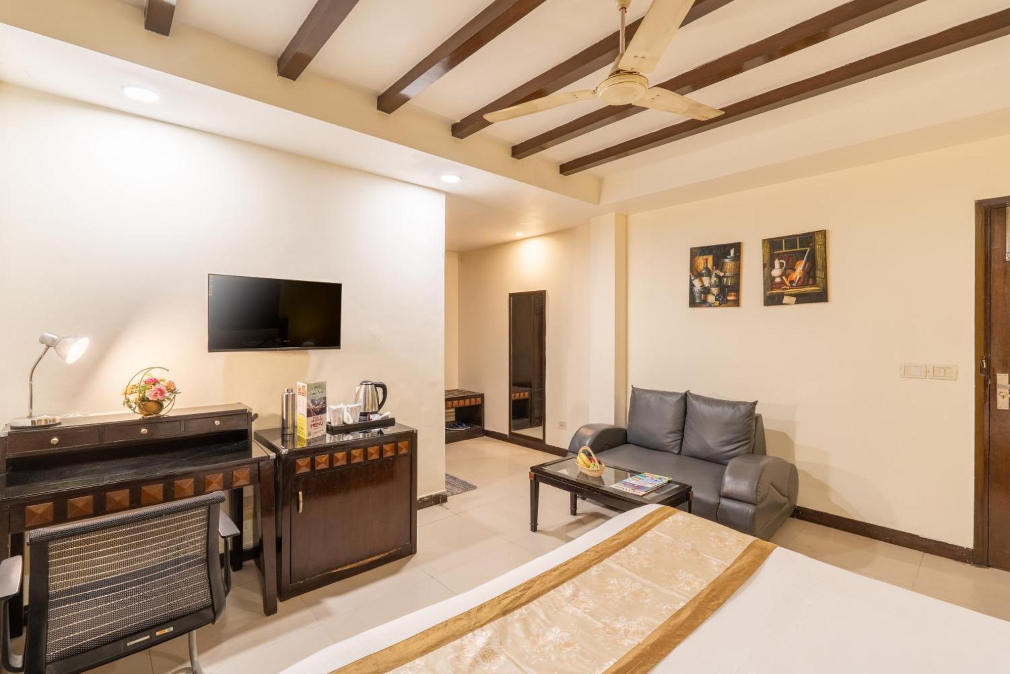 Lime Stays B&B Gk-2 At Greater Kailash Metro South Delhi Nearby Saket Select City Нью-Дели Экстерьер фото